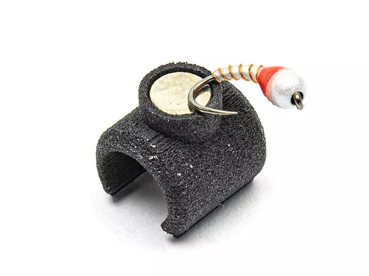 CLIP WITH MAGNETIC NYMPH HOLDER for fly rods