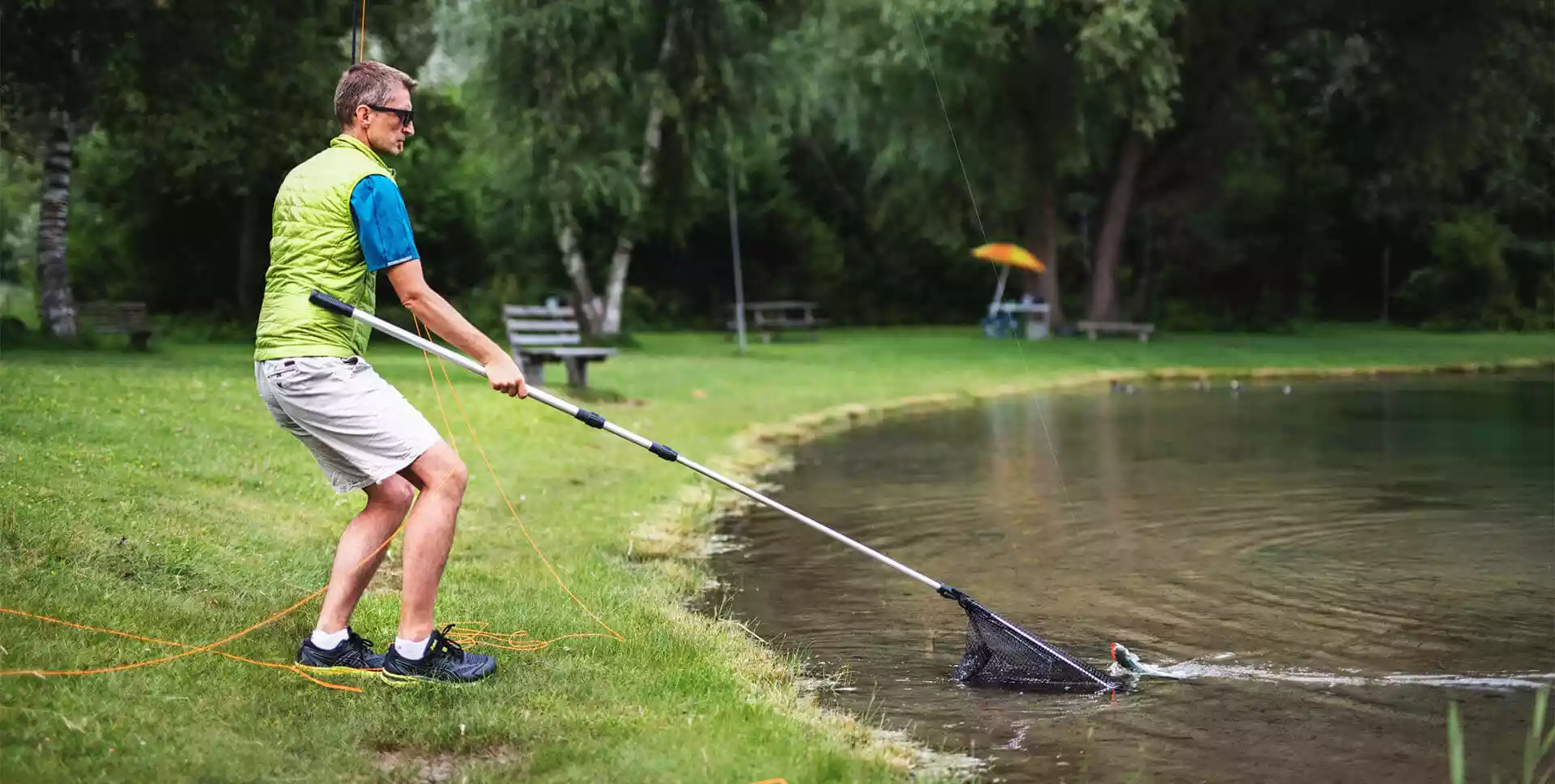 Fliegenfischen Angelteich Forellenteich Forelle Drill Landung Kescher